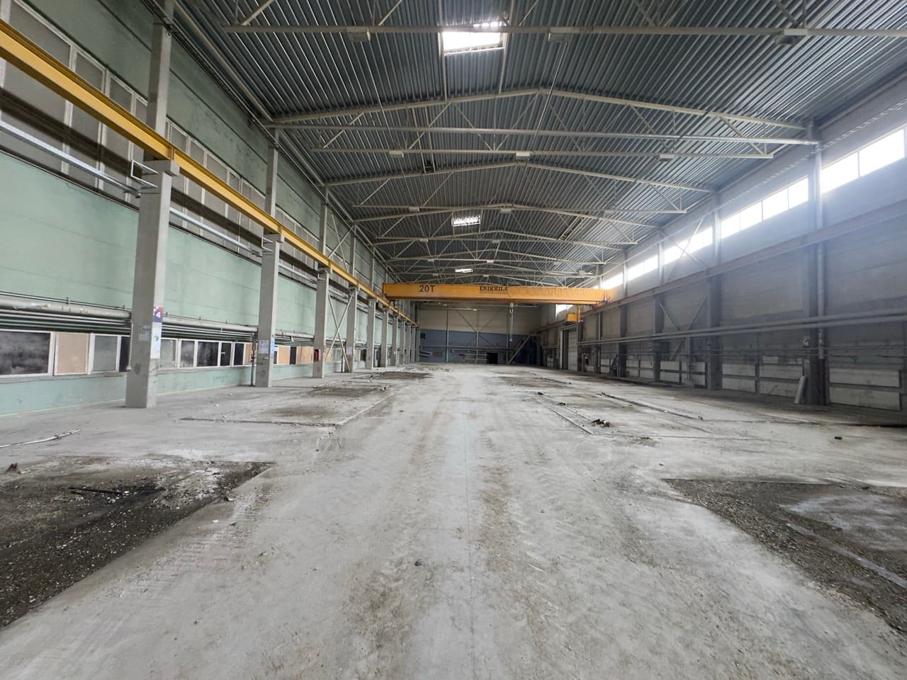 Hangar empty floor, wide view