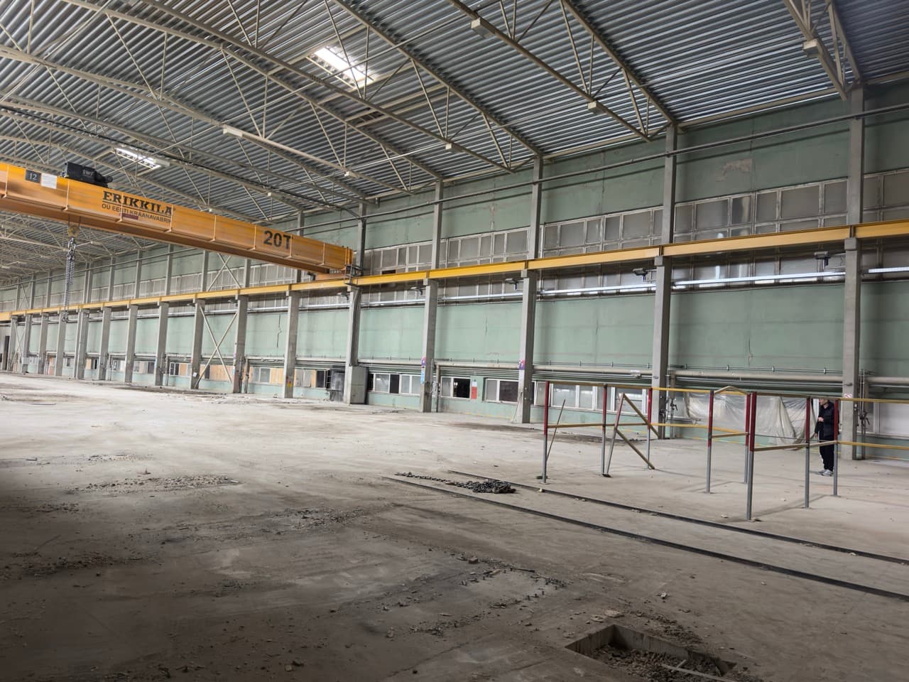 Hangar side, overhead crane closeup